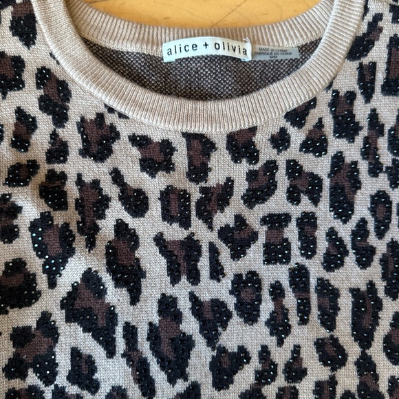 ALICE + OLIVIA Connie Embellished Leopard Sweater long Sleeves Top Size: M - Picture 4 of 11